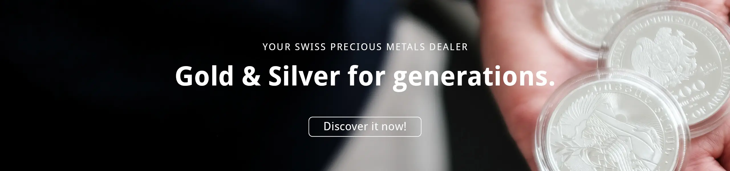 Hand holding silver coins as a symbol of long-term investment in gold and silver with Geiger Edelmetalle.