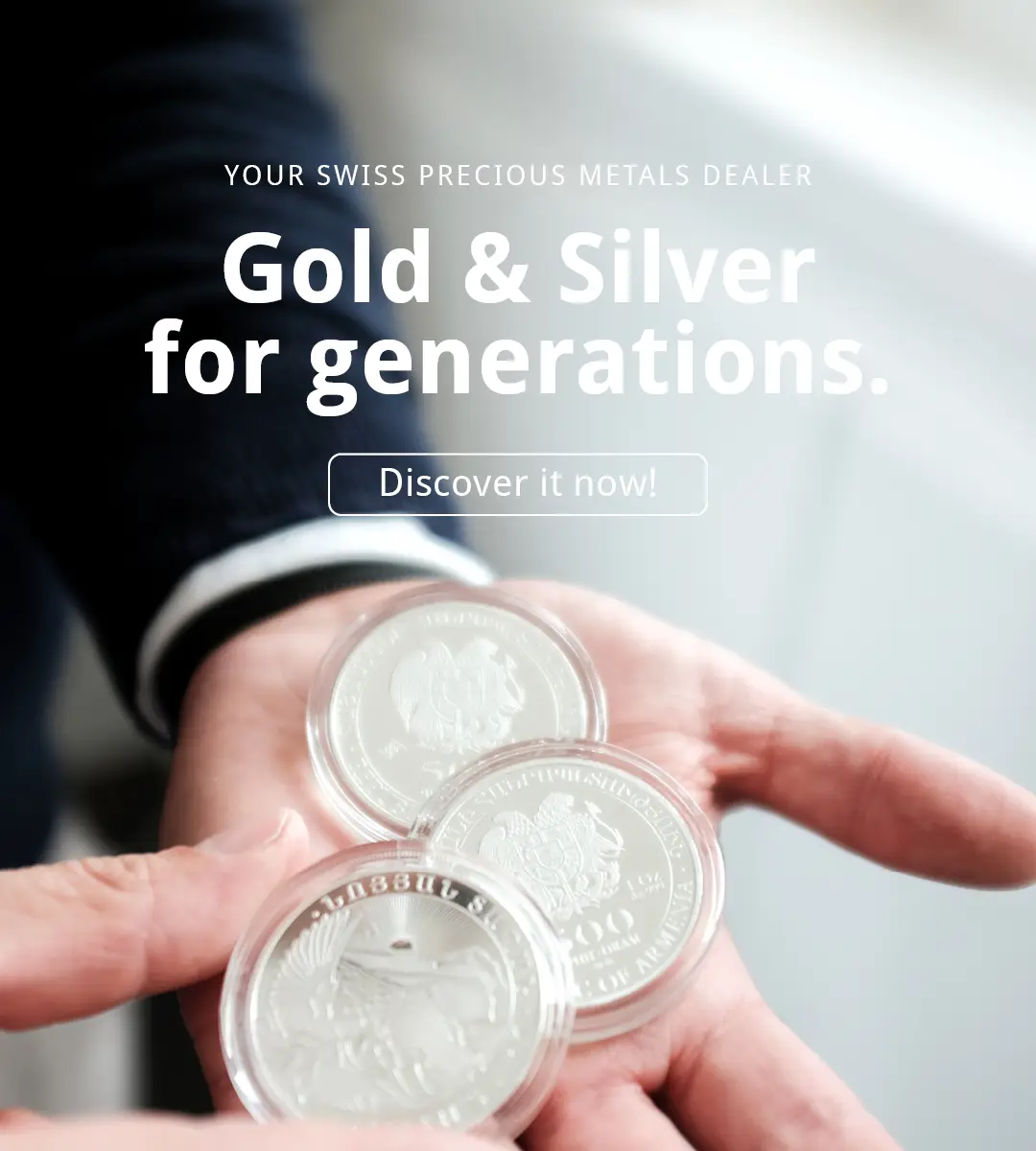 Hand holding silver coins as a symbol of long-term investment in gold and silver with Geiger Edelmetalle.